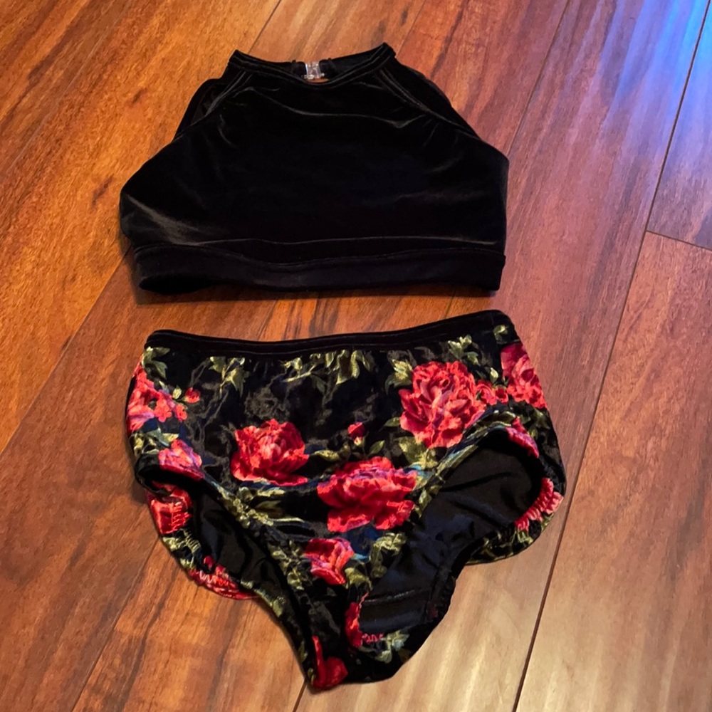 Girls Detail Dance Velvet Costume / Out fit